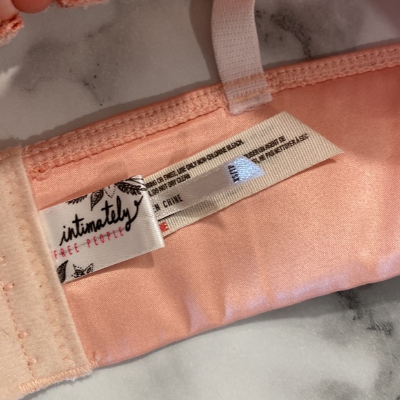 BUNDLE! 2 Swim Tops,1 Pair of Shorts , 2Bras! All size S & XS - Picture 9 of 11